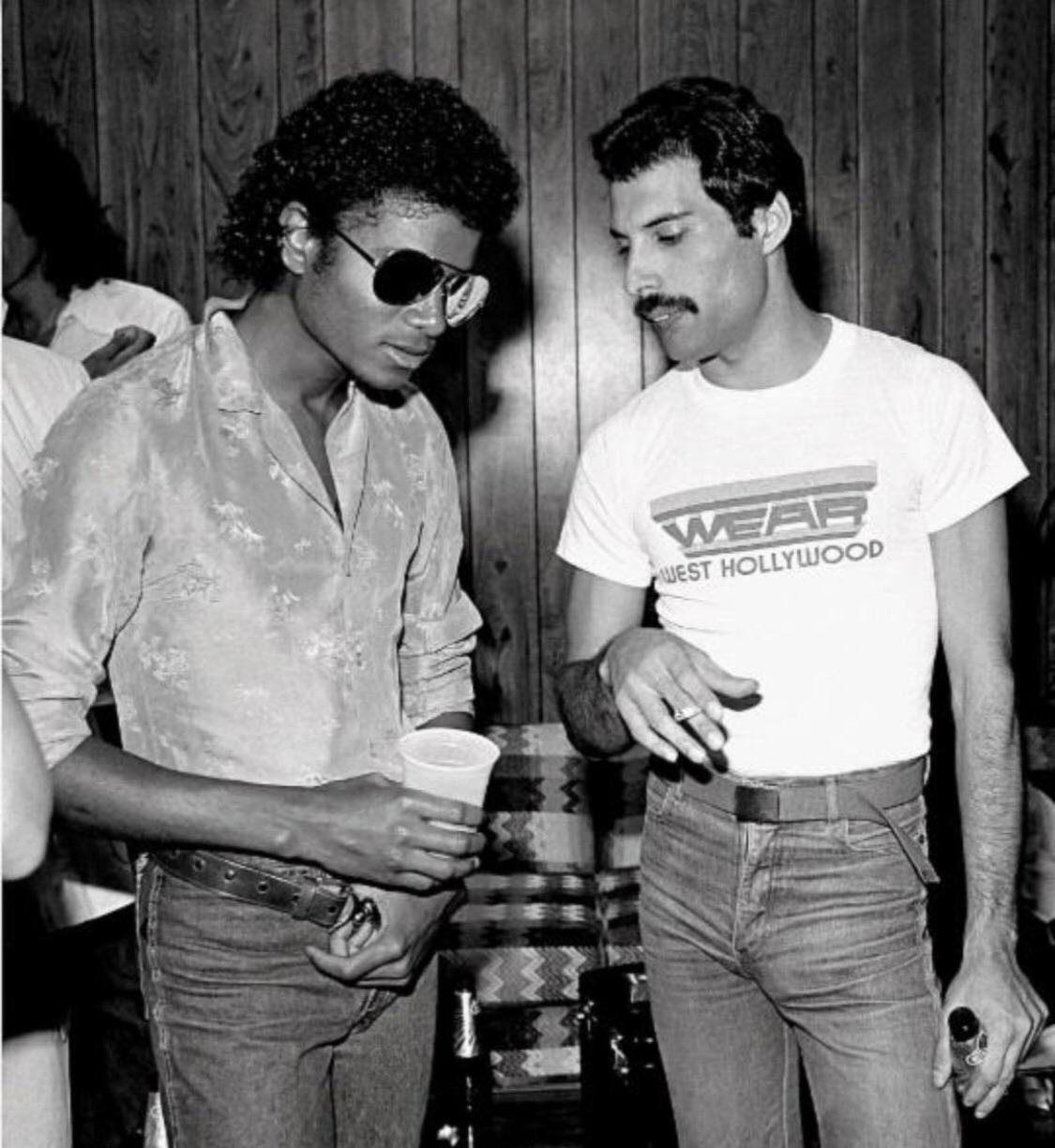 The King of Pop and the King of Queen backstage in 1980.
